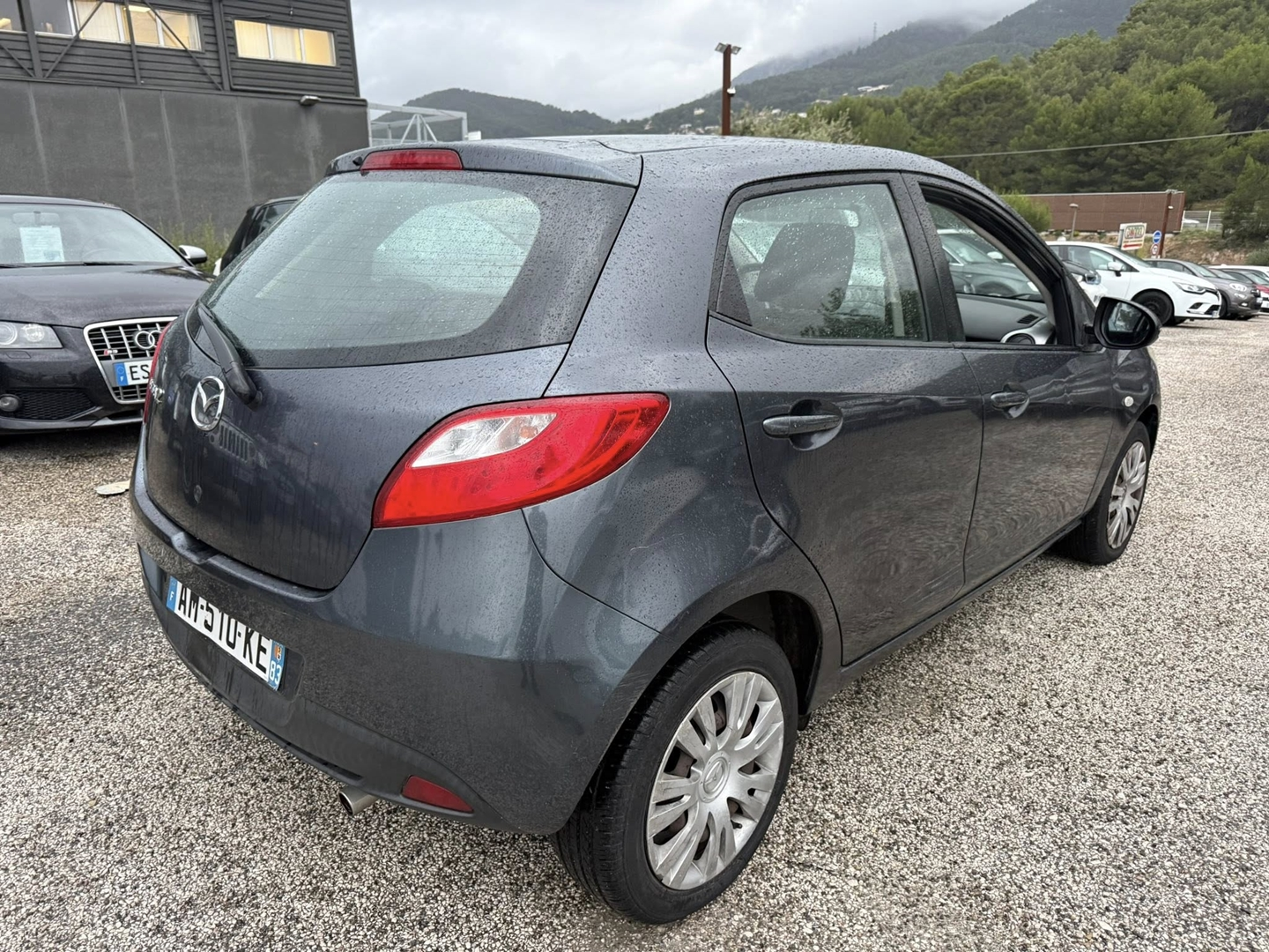 MAZDA 2