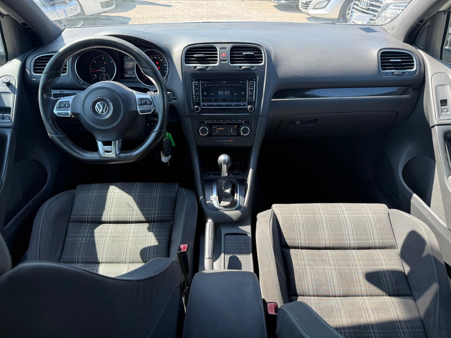 GOLF VI