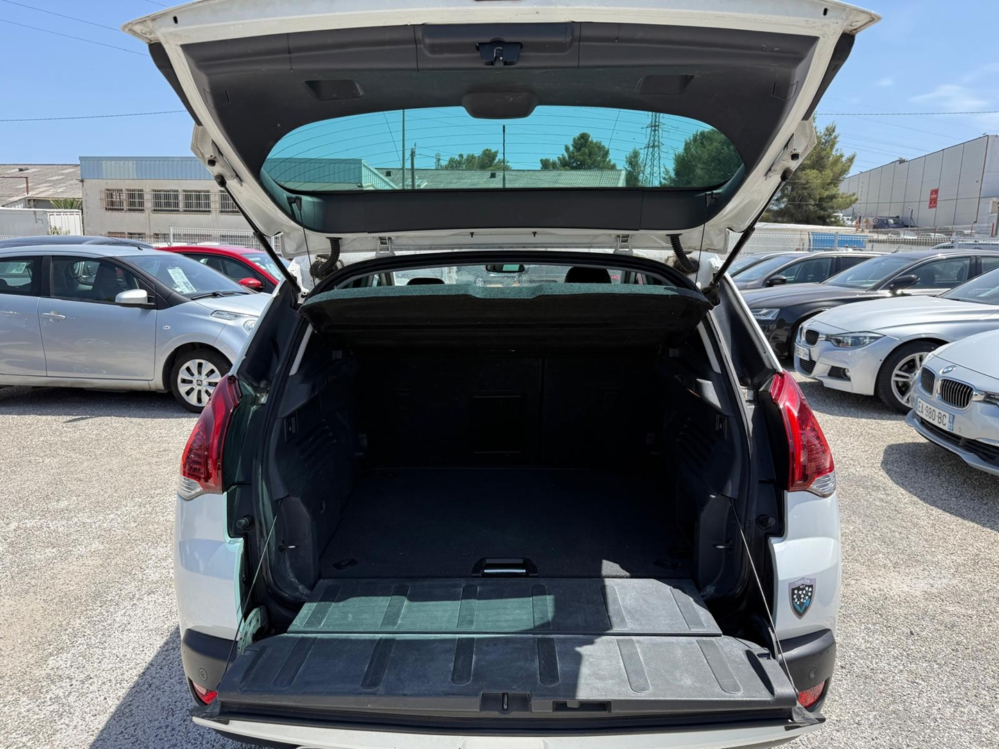 3008 HYBRID4