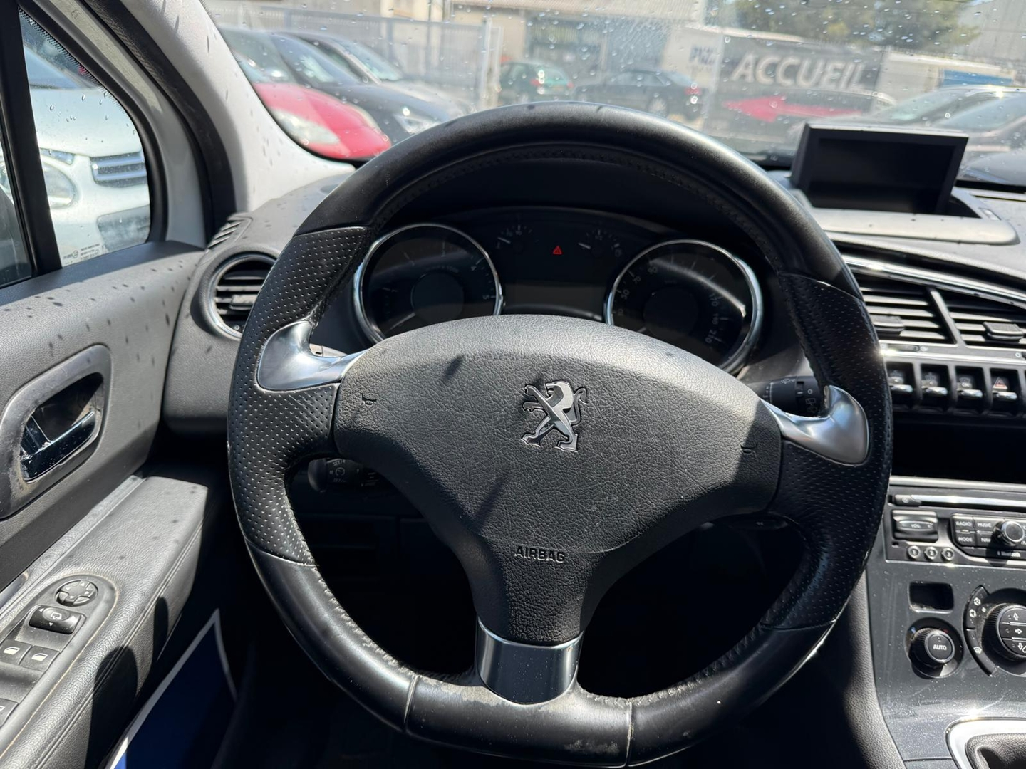 3008 HYBRID4