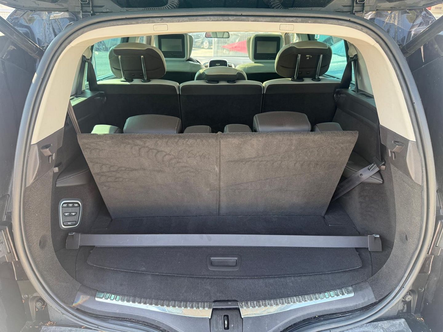 ESPACE V