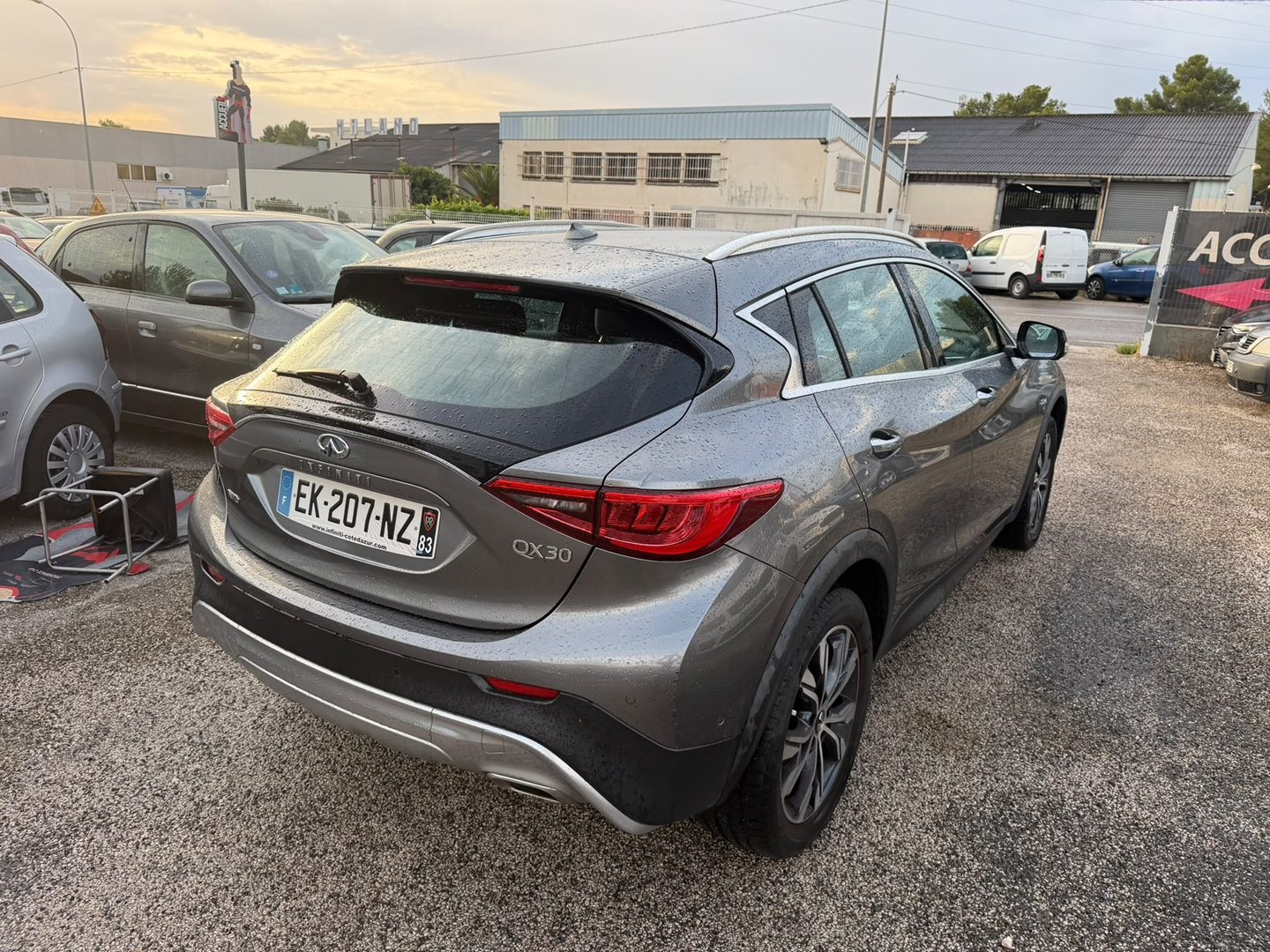 QX30