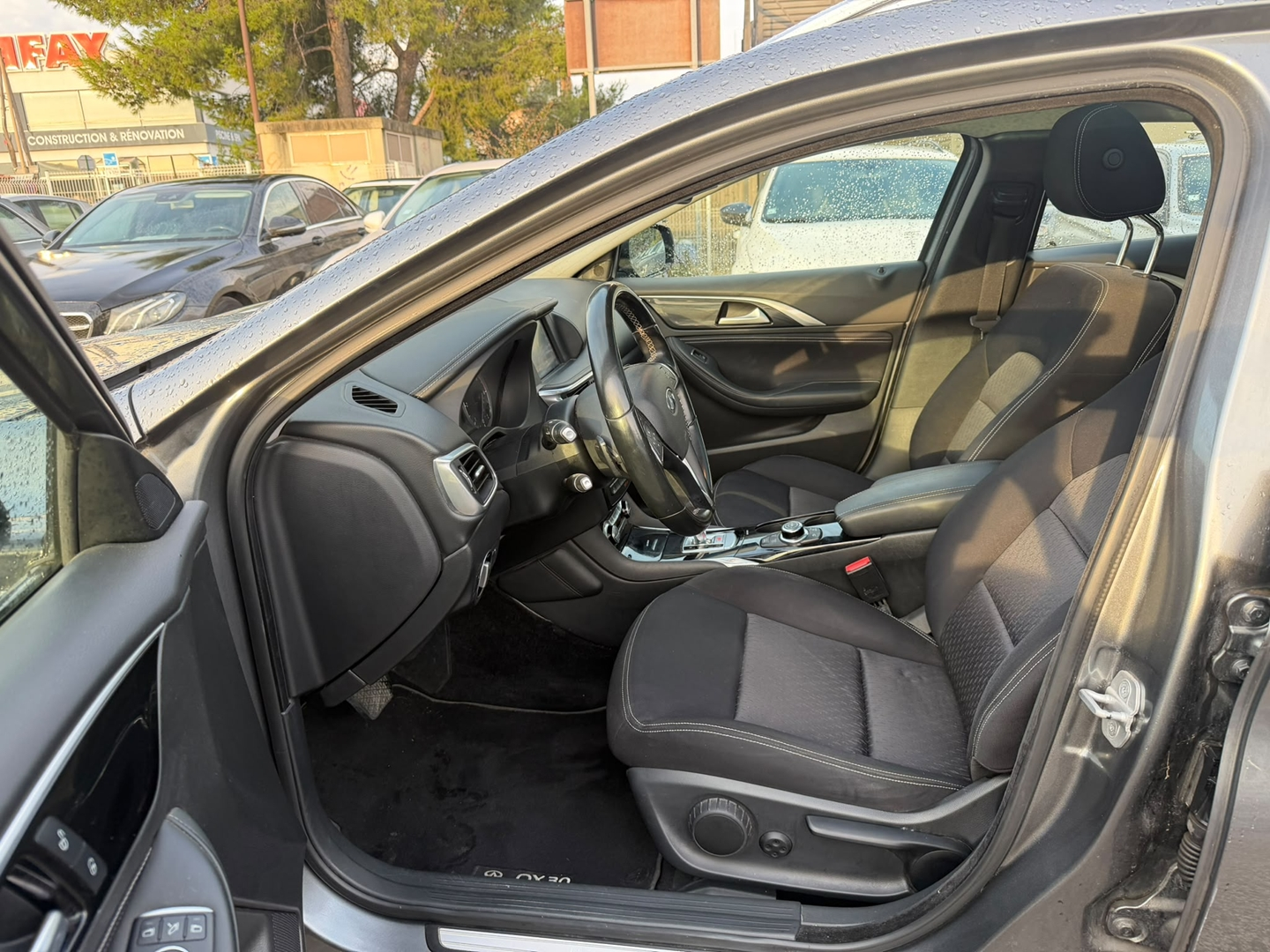 QX30