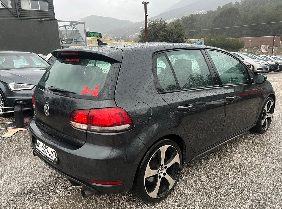 GOLF VI