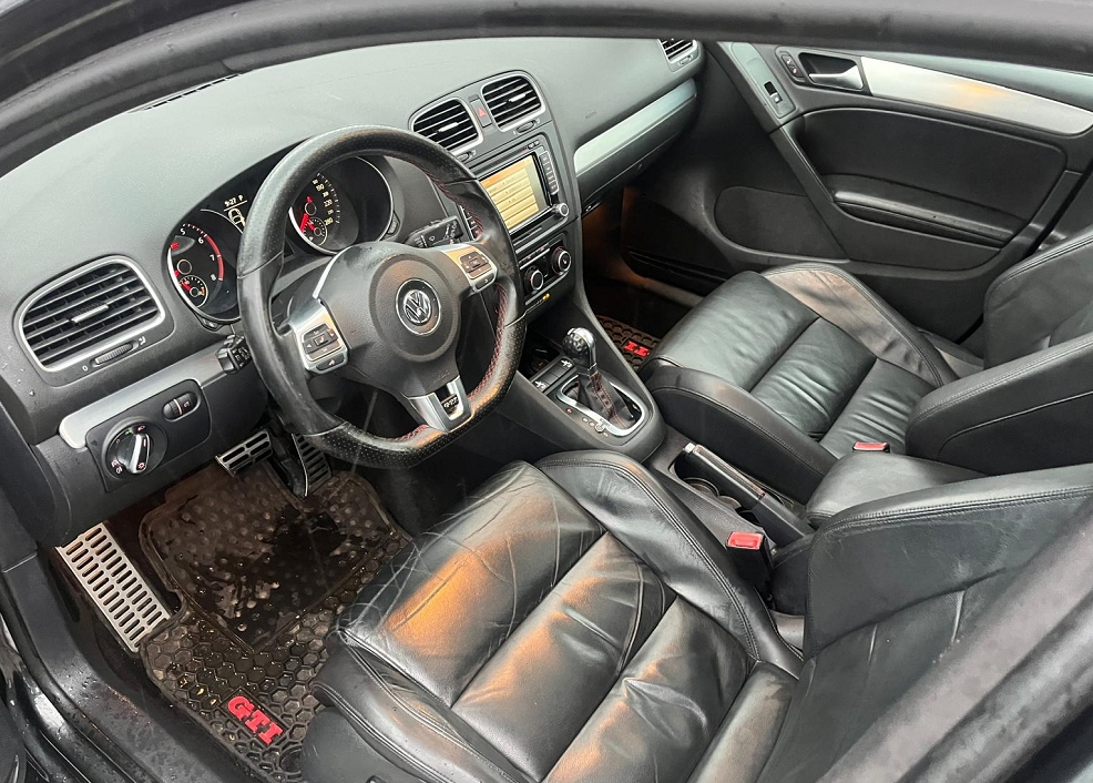 GOLF VI