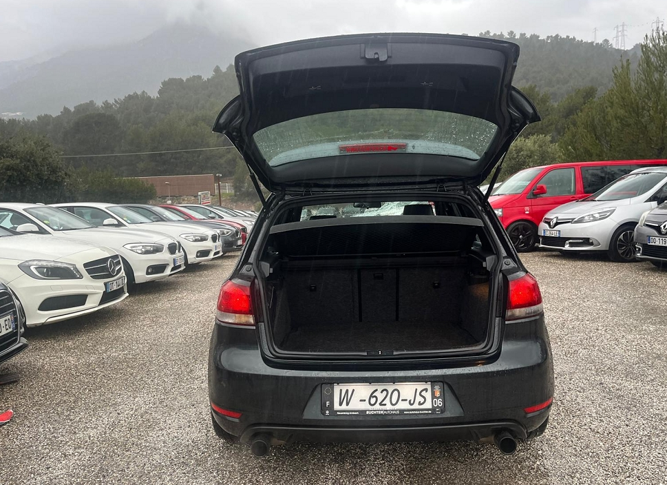 GOLF VI