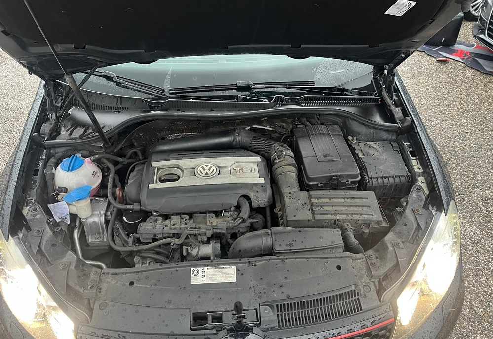 GOLF VI